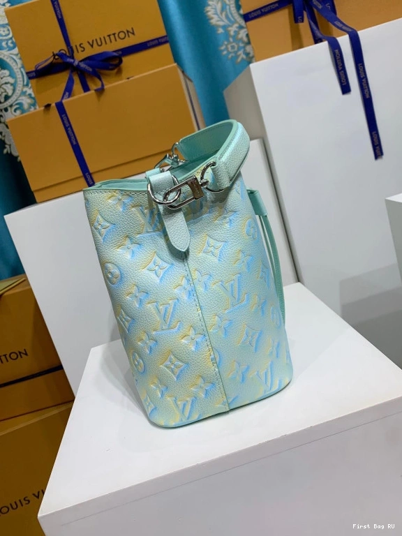 First bag VUITTON BB NÉONOÉ LOUIS 0808